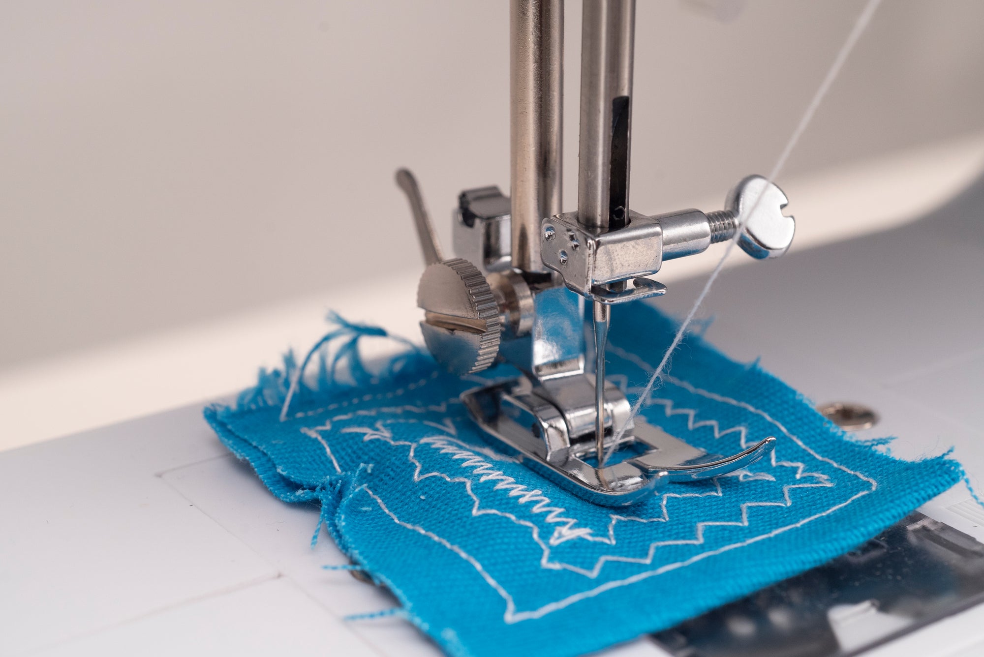 SewSimple Handheld 2-Thread Sewing Machine - Michley Tivax